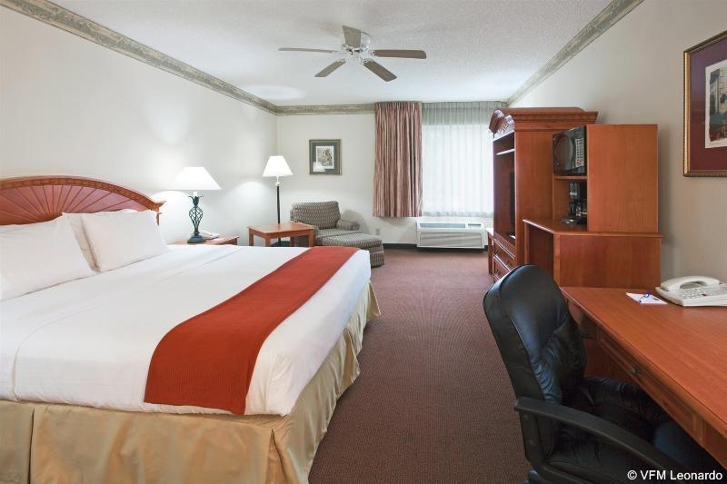 Holiday Inn Express Hotel & Suites Gainesville By Ihg Exterior foto