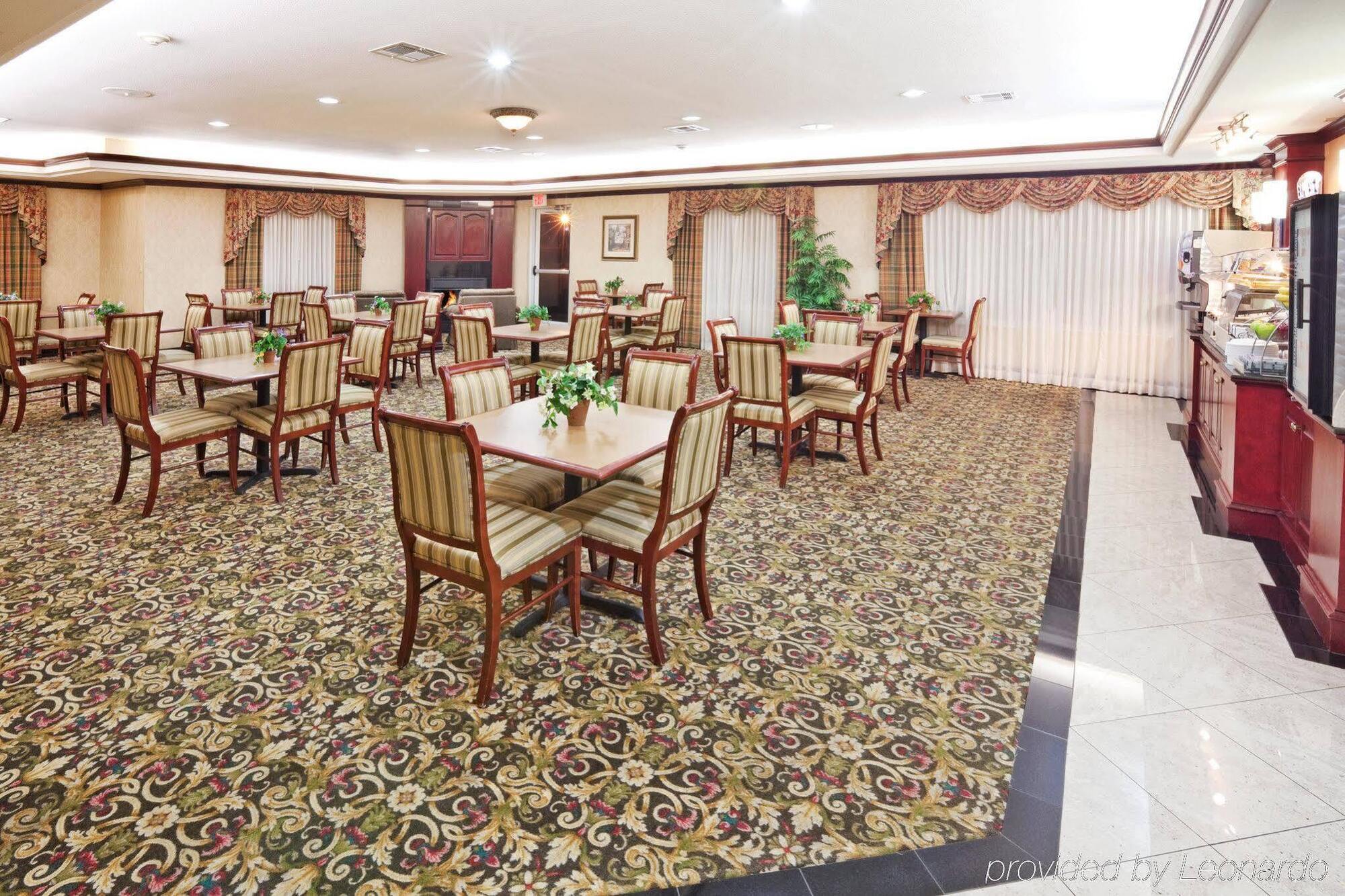 Holiday Inn Express Hotel & Suites Gainesville By Ihg Exterior foto